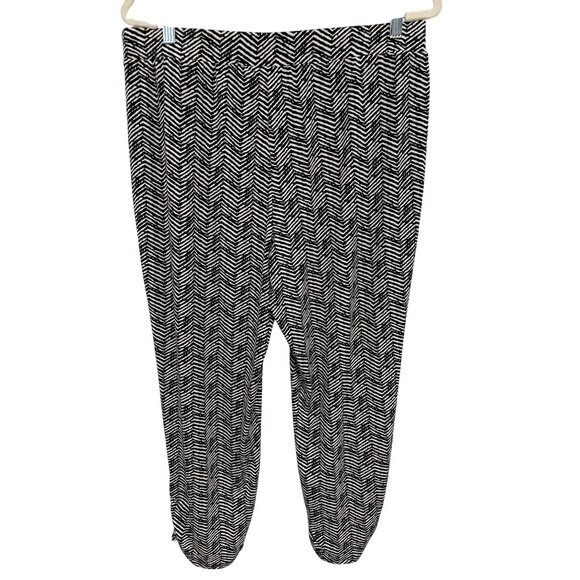 Chicos Downstream Arrows Skimmer Capri Pants Womens 2 Elastic Waist Black White - Picture 2 of 8